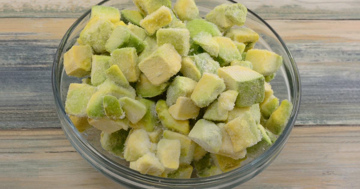 冷凍アボカド完全ガイド：選び方、解凍方法、簡単レシピ、家庭での冷凍保存まで