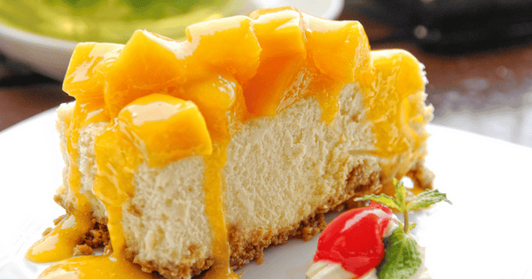 桃をふんだんに使った、とっておきのデコレーションケーキレシピ集