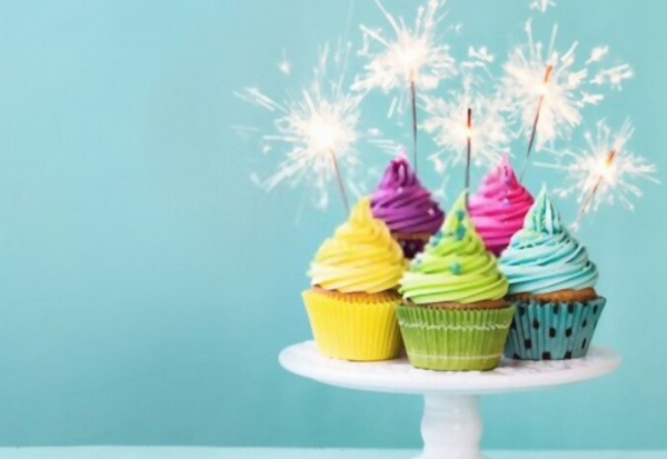 誕生日を彩る！小さくて可愛いカップケーキのアイデア集