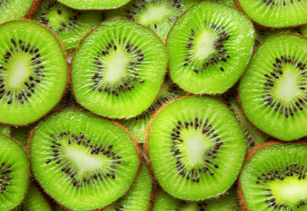 キウイフルーツを食べる前に知っておきたい注意点：栄養満点フルーツの落とし穴