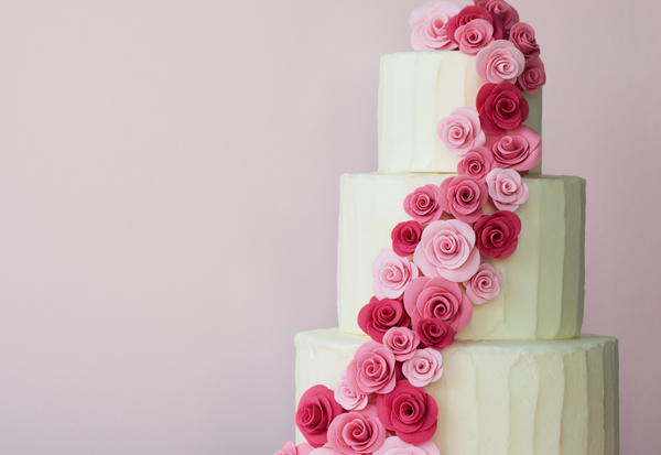 結婚記念日ケーキで彩る愛の軌跡：選択からサプライズ演出まで