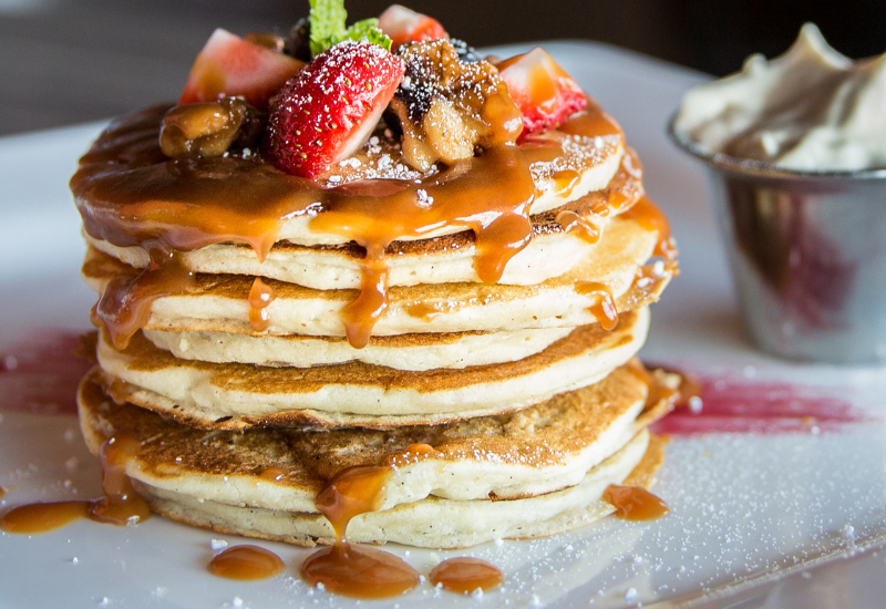 ホットケーキで簡単！愛情たっぷりバースデーケーキ