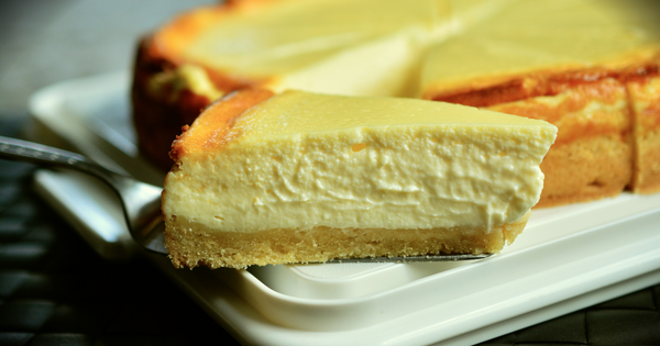 ニューヨークチーズケーキとベイクドチーズケーキ：違いを徹底解説