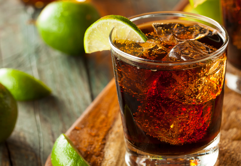 ラム酒の代わりはこれ！お菓子作りに使える代用アイデアと選び方のコツ