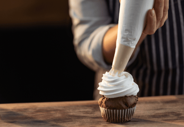 生クリームとホイップクリーム：違いを知って使い分けよう！保存方法も解説
