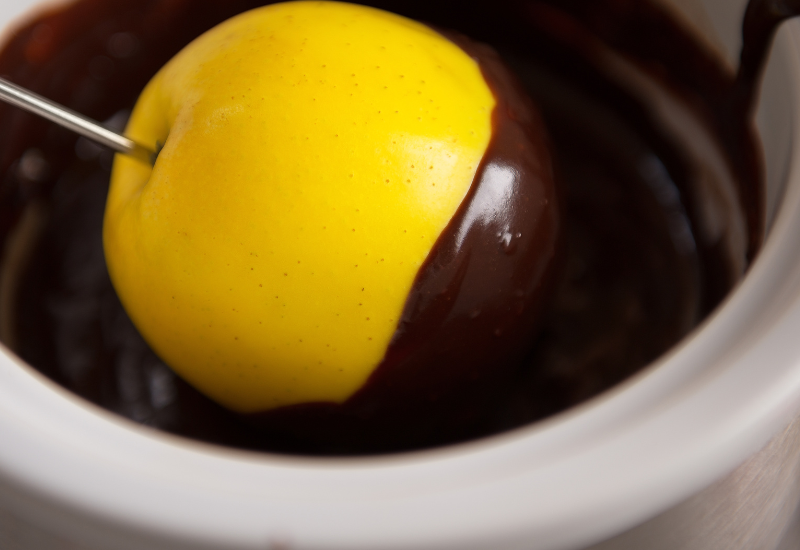 禁断の誘惑：りんごとチョコが織りなす魅惑のスイーツレシピ