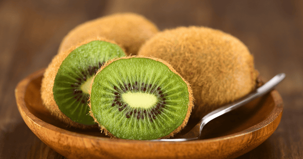 もう迷わない！キウイの切り方完全ガイド：基本からおしゃれな飾り切りまで