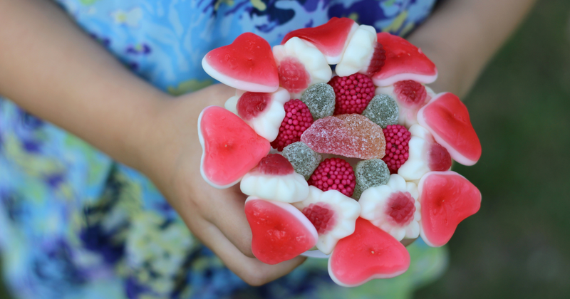 「花束みたいなお菓子」：贈る人も贈られる人も笑顔にする、とっておきのギフト