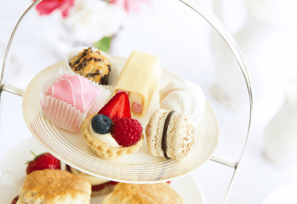 午後のティータイムを彩る絶品スイーツ：紅茶とのマリアージュで優雅なひとときを