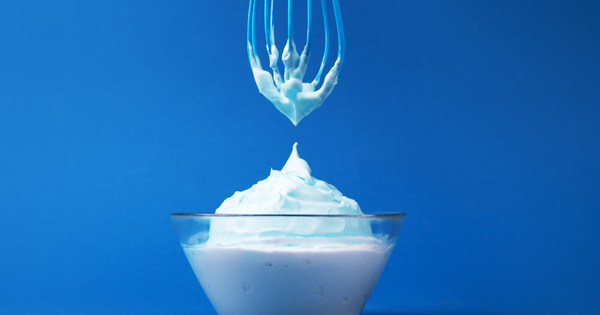 もう失敗しない！生クリームを簡単＆上手に泡立てるコツ：泡立て器なしでもOK