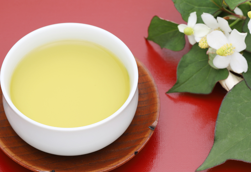 どくだみ茶の作り方と効能：自宅で手軽にできる健康茶