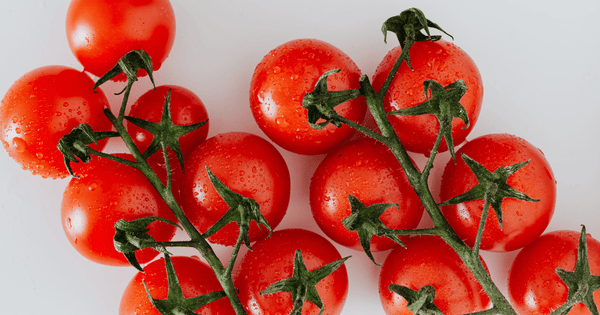 トマトジュース摂取と便の色：変化の原因と健康への影響