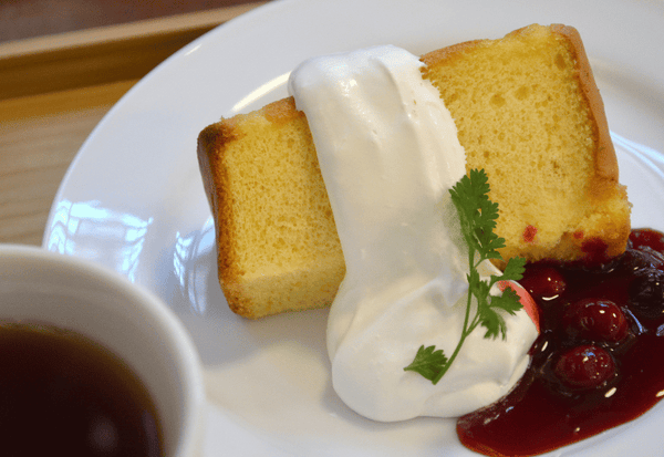 シフォンケーキ しぼむ