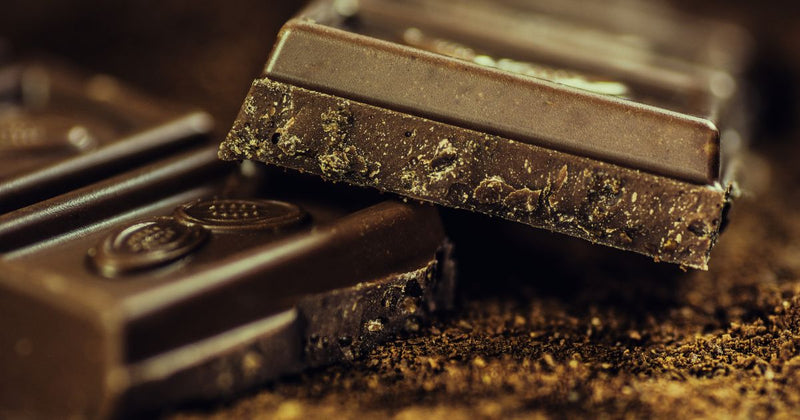 チョコレートの賞味期限：種類別の目安、腐敗の判断、正しい保存方法
