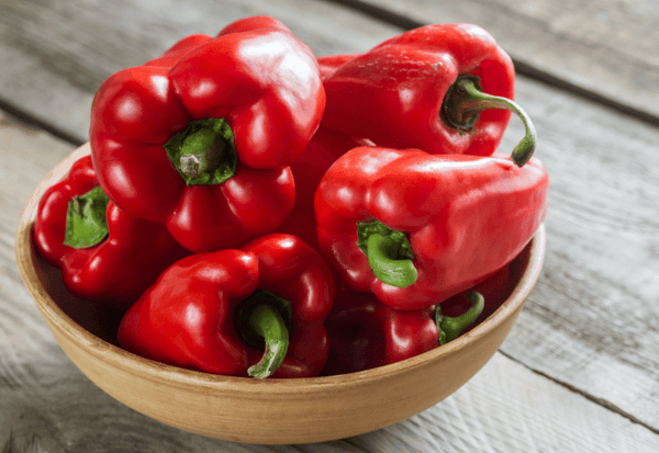 赤ピーマンとパプリカ：違いを徹底解説！品種、味、栄養、料理での使い分け