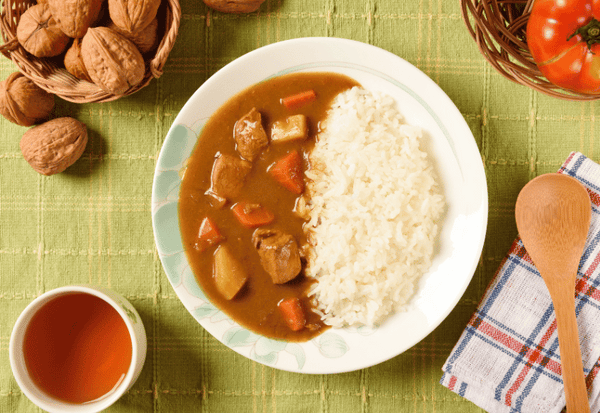 常温保存は危険！カレーの安全な保存方法：冷蔵・冷凍の目安と食中毒対策