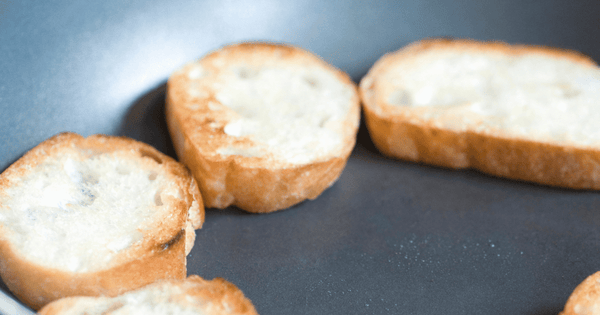 バケットが止まらない！乗せる具からアレンジレシピまで、魅惑の食べ方徹底ガイド