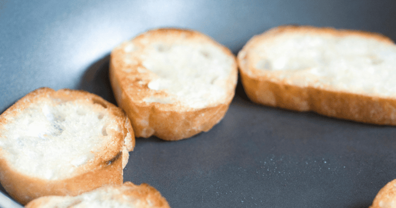 バケットが止まらない！乗せる具からアレンジレシピまで、魅惑の食べ方徹底ガイド