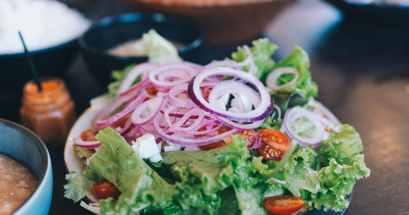 紫タマネギの旬：サラダを彩る旬の紫玉ねぎ、甘みと彩りで食卓を豊かに