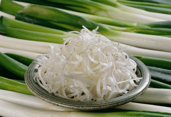 白髪ねぎの切り方：シャキシャキで美味しい仕上がりに！