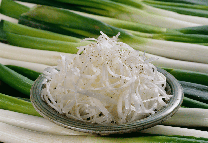 白髪ねぎの切り方：シャキシャキで美味しい仕上がりに！