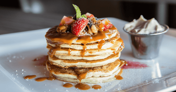 パンケーキタワー：特別な日を華やかに彩る！