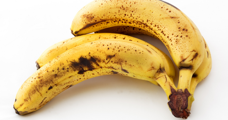 バナナが茶色に変色！原因と安全に食べるための見分け方、長持ちさせる保存方法