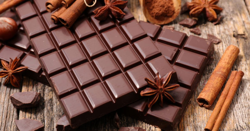 胃痛の原因はチョコレート？美味しく食べるための注意点と対策