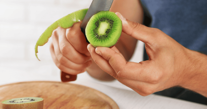 もう失敗しない！キウイの皮むきを劇的に簡単にする裏技＆時短術