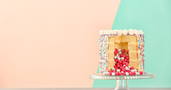 サプライズケーキとは？特別な日を彩る、驚きと喜びの仕掛け