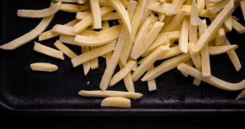 冷凍フライドポテトをカリカリに！揚げずにできる、驚きの調理法