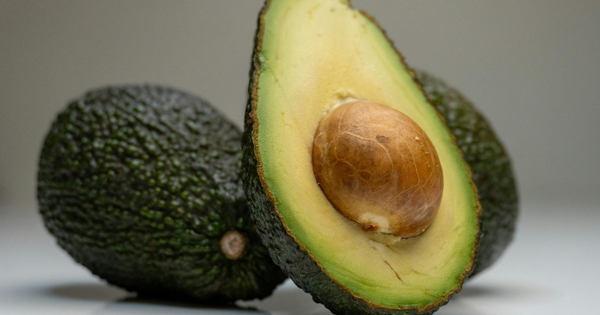 アボカドの保存方法完全ガイド：鮮度を保ち、おいしさを長持ちさせる秘訣