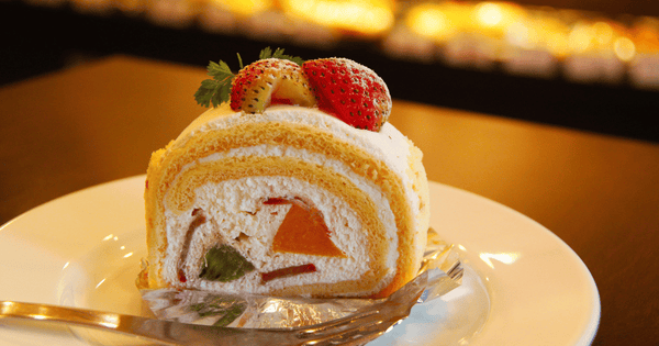 ロールケーキを彩る！挟んで美味しいおすすめフルーツ缶詰ガイド