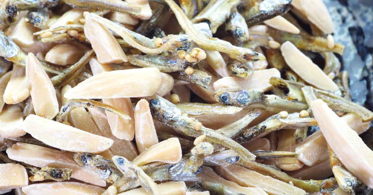 小魚とアーモンド：美味しさと健康を両立する万能スナック