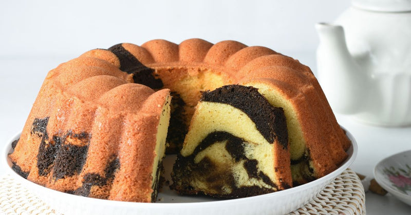 チョコマーブルケーキ：魅惑的なマーブル模様とチョコレートのハーモニー