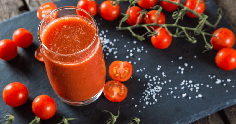 トマトジュース：塩分と無塩、高血圧対策への効果と賢い選び方