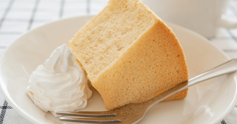 なぜシフォンケーキはこんなにふわふわ？秘密を解き明かし、極上の軽さを実現するプロの技