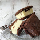 【冷凍】生チョコとクランベリーのクッキーサンド 10個入り バレンタイン2024| クッキー | ミホパンポップケーキ - スイーツモール