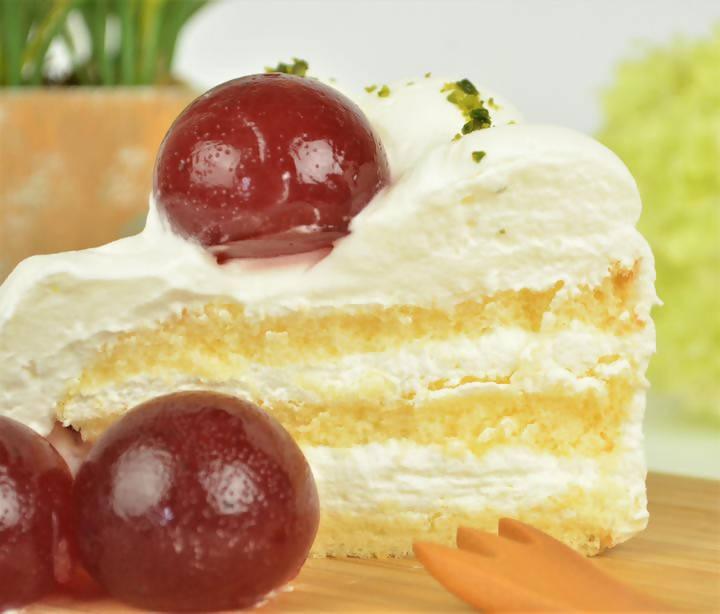 【冷凍】苺果汁100%ジュレ玉デコレーション ケーキ 5号 | ケーキ | 魔法洋菓子店ソルシエ - スイーツモール