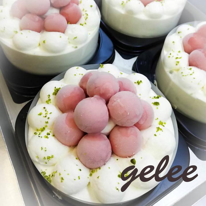 【冷凍】苺果汁100%ジュレ玉デコレーション ケーキ 5号 | ケーキ | 魔法洋菓子店ソルシエ - スイーツモール