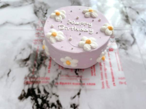 【冷凍】色が選べる花柄センイルケーキ ランチボックス入り 10cm | ケーキ | La vie en Rose - スイーツモール