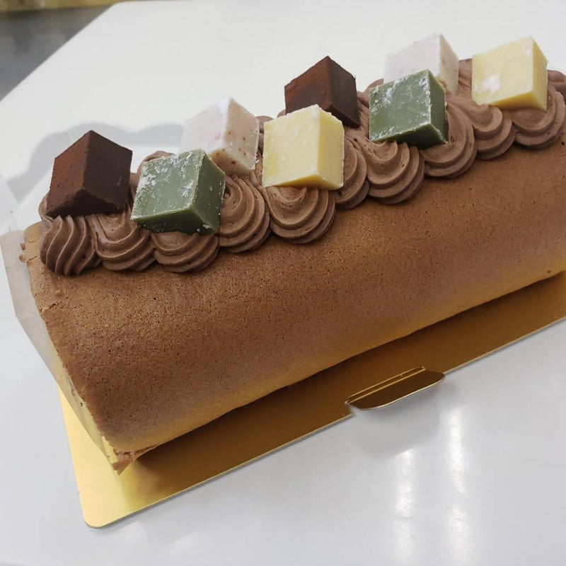 【冷凍】ガナチョコロール 18cm・チョコレートロールケーキ | ロールケーキ | ケーキ工房モンクール | チョコロールケーキ | おいしいロールケーキ - スイーツモール