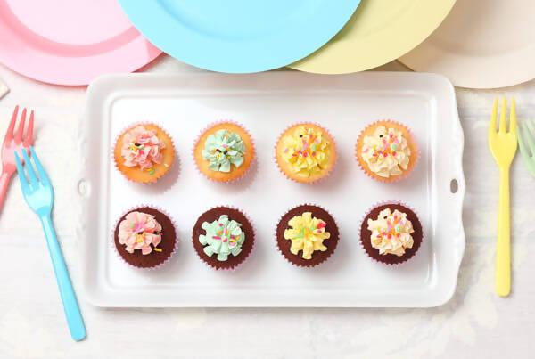 【冷凍】ミニカップケーキ 3色セレクト 24個｜ケーキ｜Bellas Cupcakes-ベラズカップケーキ - スイーツモール