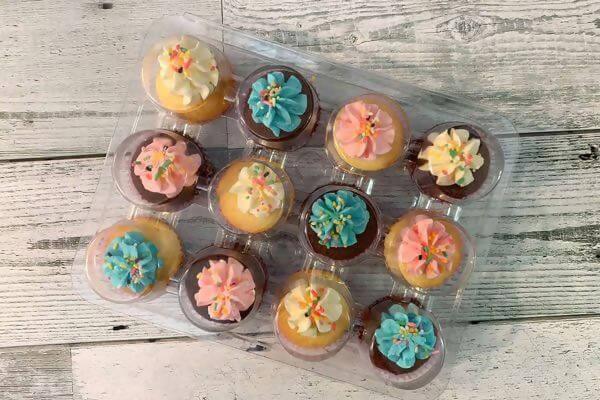 【冷凍】ミニカップケーキ 3色セレクト 24個｜ケーキ｜Bellas Cupcakes-ベラズカップケーキ - スイーツモール