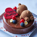 【冷凍】くまちゃんのチョコレートムースケーキ 5号(15cm)｜ケーキ｜ベリーズスイーツキッチン｜熊ちゃん｜クマ ちゃん｜チョコムースケーキ｜グラサージュ - スイーツモール