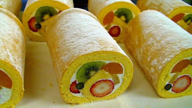 【冷蔵】フルーツたっぷりロールケーキ | ロールケーキ | ララ洋菓子店 - スイーツモール