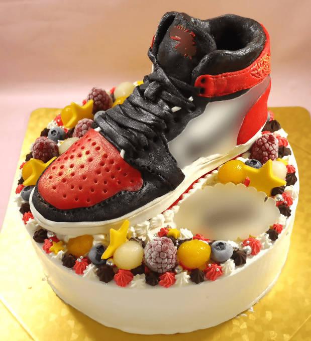 【冷凍】靴の立体ケーキ 6号 | ケーキ | ケーキ工房モダンタイムス - スイーツモール