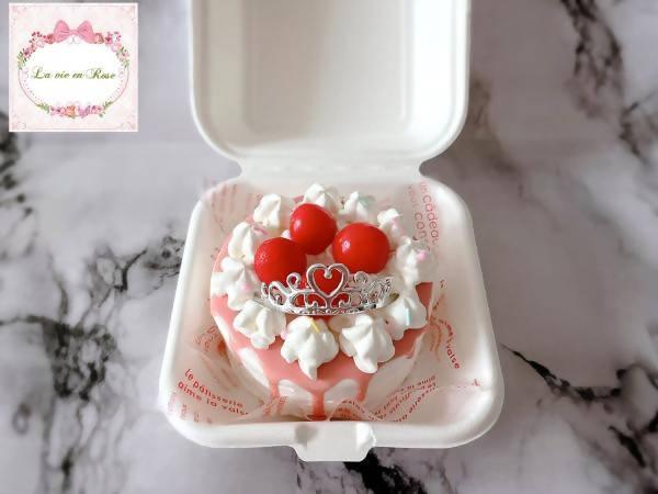 【冷凍】色が選べるさくらんぼケーキ ランチボックス入り 10cm | ケーキ | La vie en Rose-ケーキ-La vie en Rose