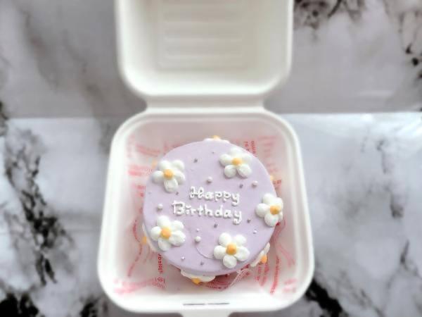 【冷凍】色が選べる花柄センイルケーキ ランチボックス入り 10cm | ケーキ | La vie en Rose - スイーツモール
