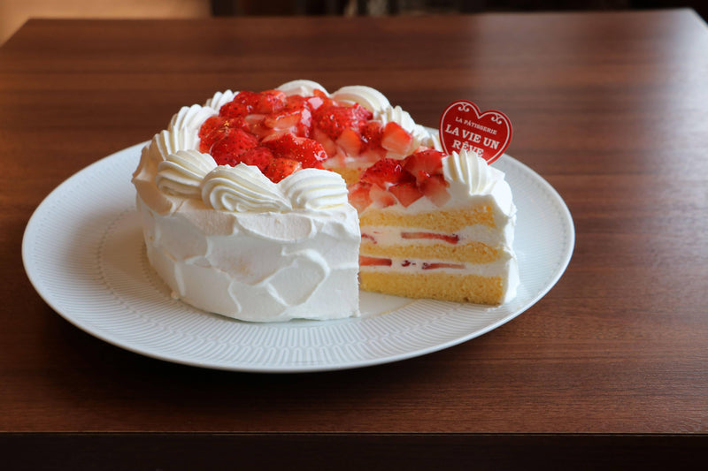 【冷凍】苺のショートケーキ | ケーキ | パティスリー ラヴィアンレーヴ - スイーツモール